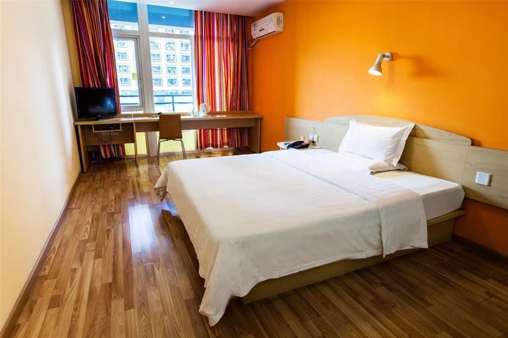 7 Days Inn Shanghai Xujiahui Caobao Road Subway Station Branch Xuhui Exterior photo