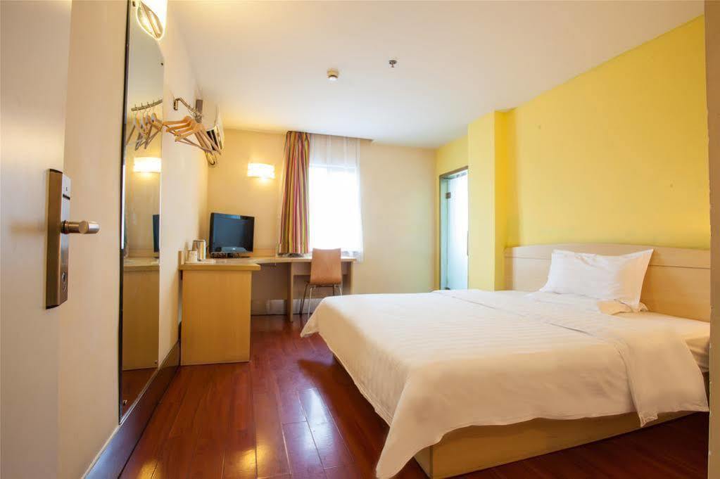 7 Days Inn Shanghai Xujiahui Caobao Road Subway Station Branch Xuhui Exterior photo