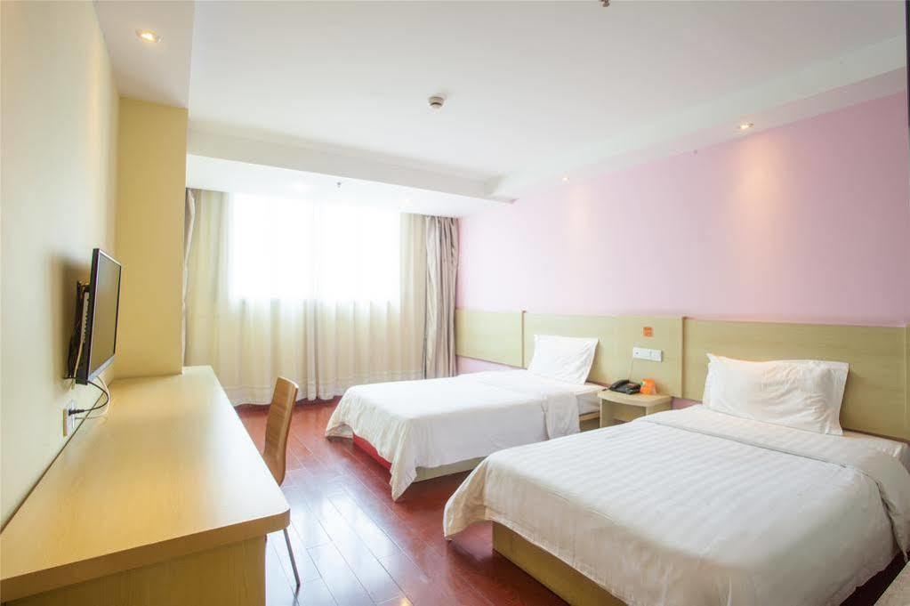 7 Days Inn Shanghai Xujiahui Caobao Road Subway Station Branch Xuhui Exterior photo